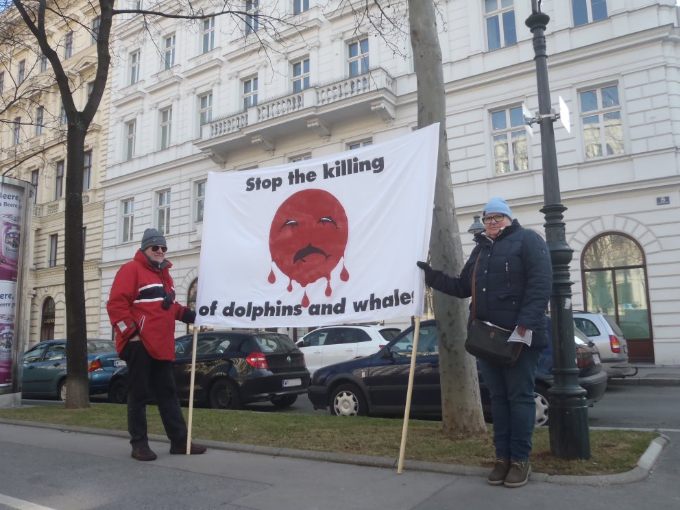 Wiener Tierschutzprotest gegen das Abschlachten der Delphine in Japan